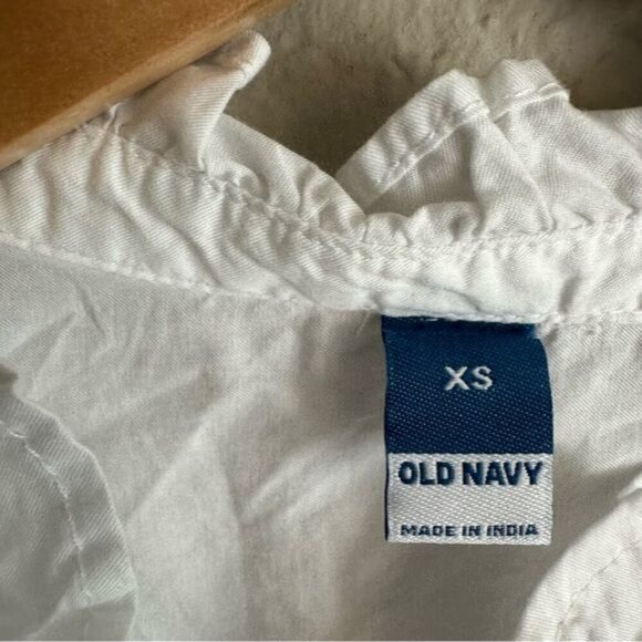 Old Navy Ruffle-Trimmed Pintucked Collarless Tuxedo Shirt White Size XS - Picture 8 of 10